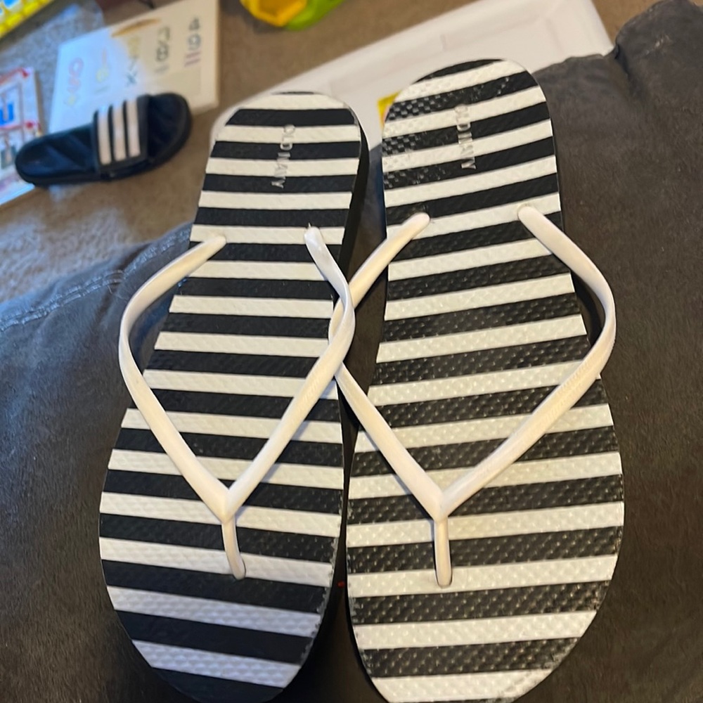 Size 10 flip flops